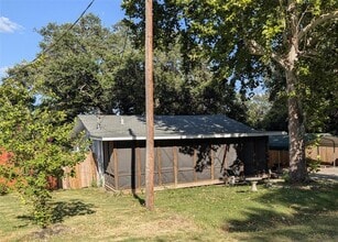 Building Photo - 10801 W Lakeview Dr