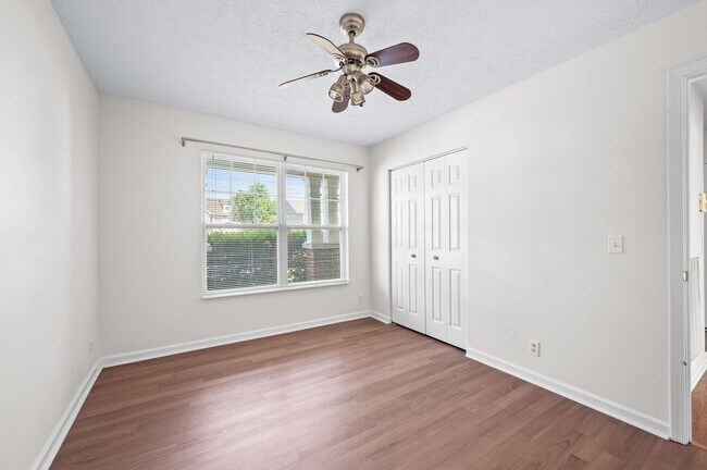 Building Photo - Awesome 4BE-Office/Bonus Room/ 2BA Home in...