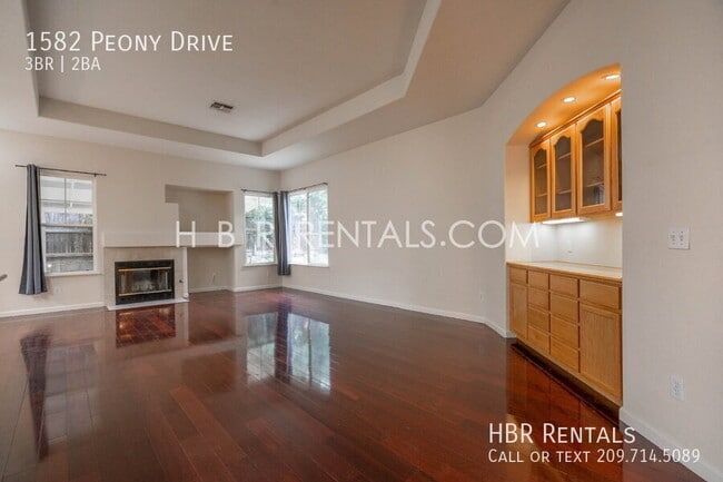 Primary Photo - 1582 Peony Dr