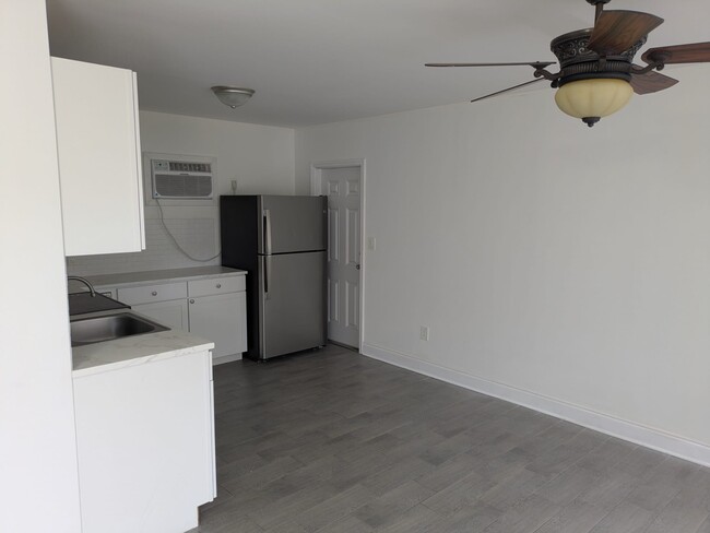 1 bed 1 bath - Dining - 3511 N 12th St