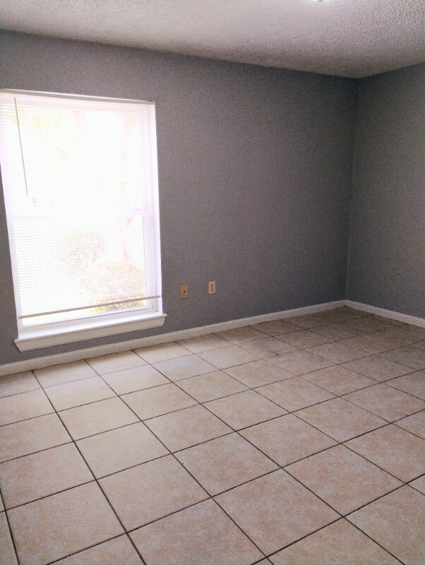 Building Photo - 1622 Cedar Lake Dr