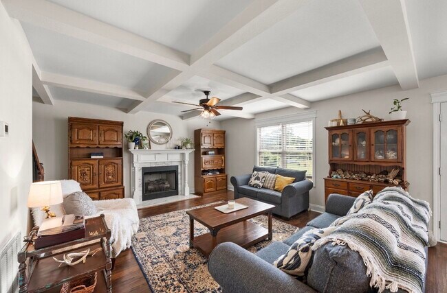 Building Photo - 1328 Sussex Dr