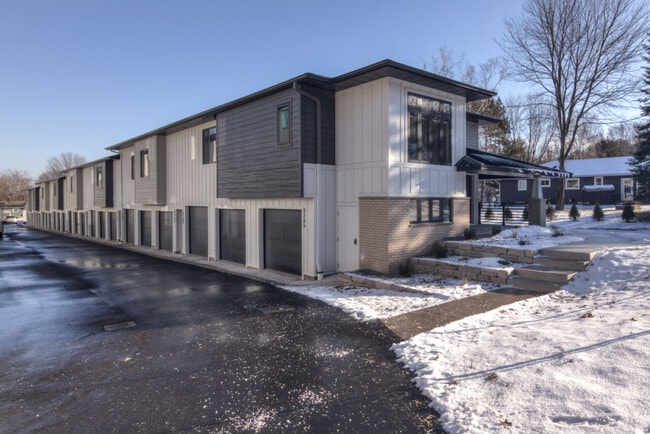 Building Photo - 3265 Fairfax St