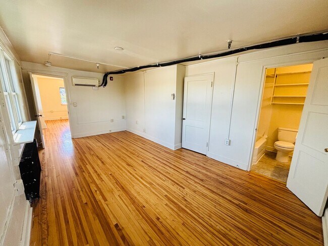 Building Photo - 151 College Ave