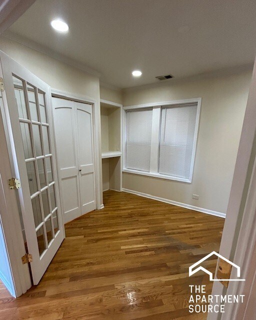 Building Photo - 2053 W Summerdale Ave