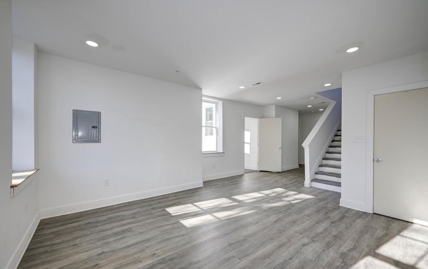 Building Photo - 211 E Union St