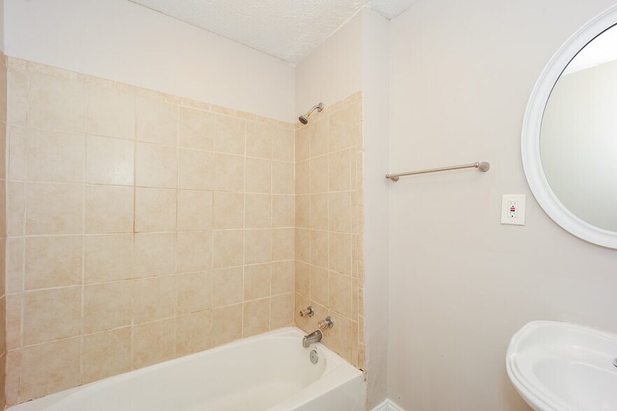 Building Photo - 8203 Sussex Dr