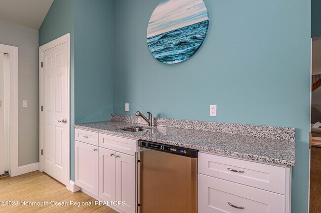 Building Photo - 1095 Island Dr