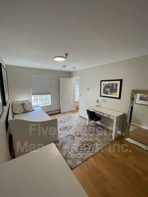 Building Photo - 352 Hildred Dr