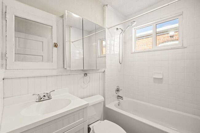 Building Photo - 2605 Parkwood Ave