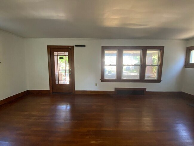 Building Photo - Classic 1929 Beauty—Updated Systems, Cozy ...