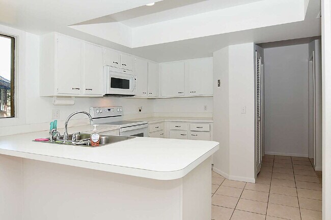 Building Photo - 36 Fairways Cir