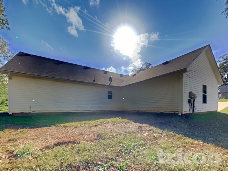 Building Photo - 613 Everlasting Way