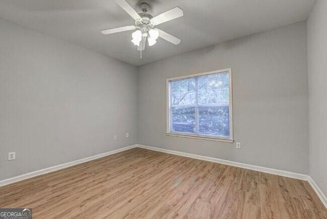 Building Photo - 2700 Pine Tree Rd NE