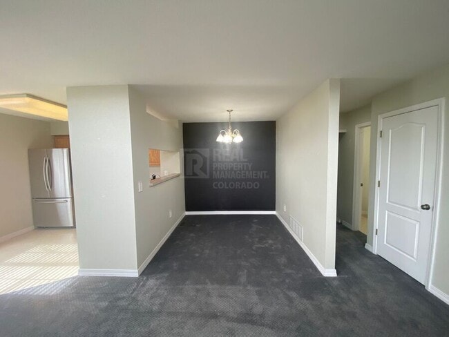 Building Photo - 1419 Red Mountain Dr