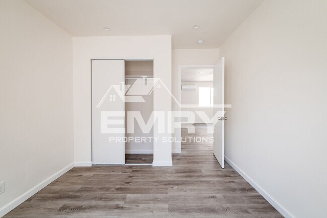 Building Photo - 3848 W 105th St