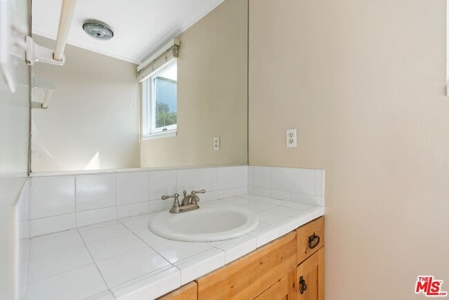Building Photo - 9315 Lloydcrest Dr