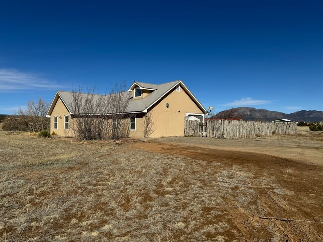 Building Photo - 3 Bedroom, 2 Bathroom Home in Edgewood, NM