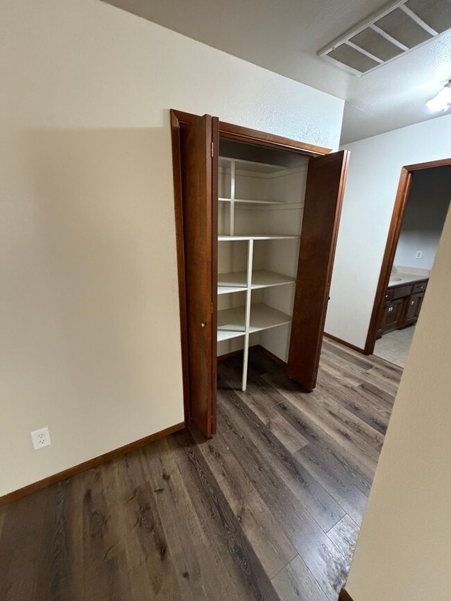 Building Photo - 3 bedroom 2 bath home for rent