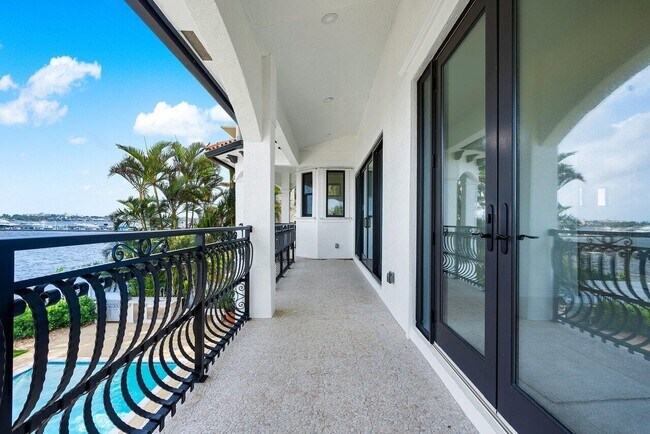 Building Photo - 1 1st Ave S