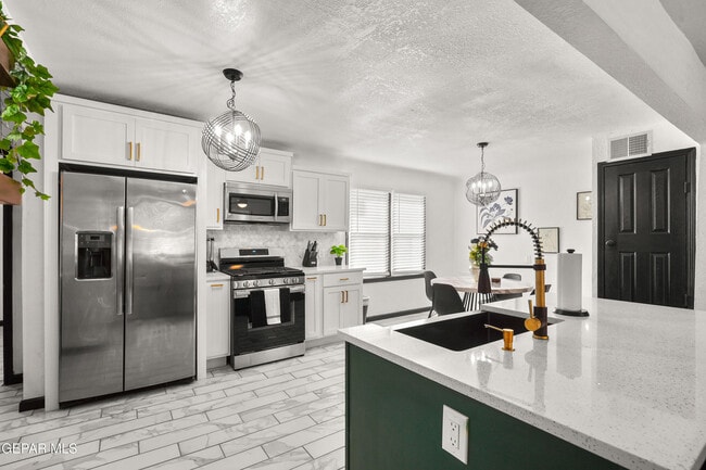 Building Photo - 614 Loretto Rd