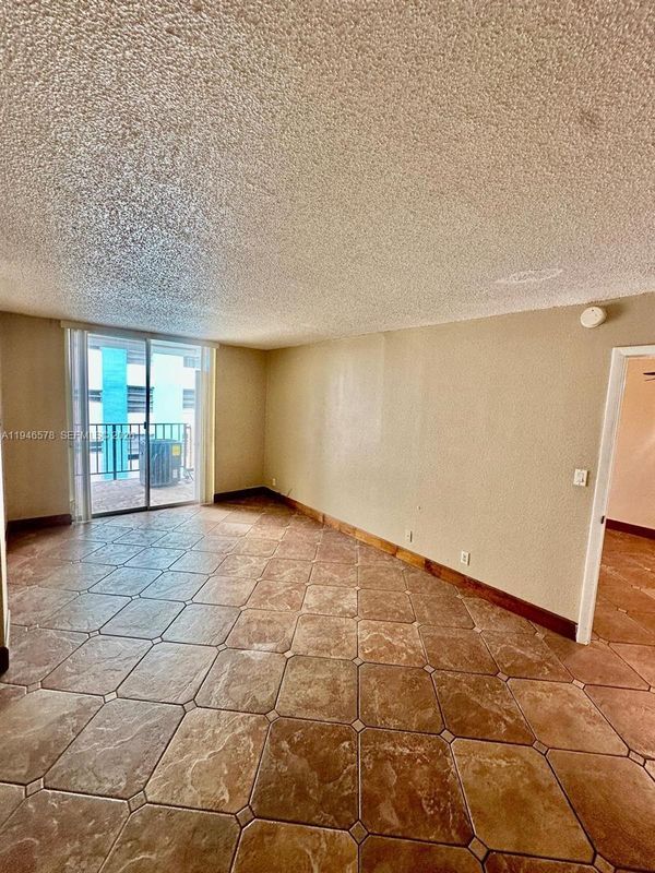 Building Photo - 2903 N Miami Beach Blvd