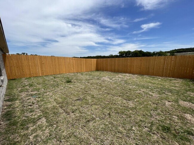 Building Photo - 113 Wind Ridge Dr