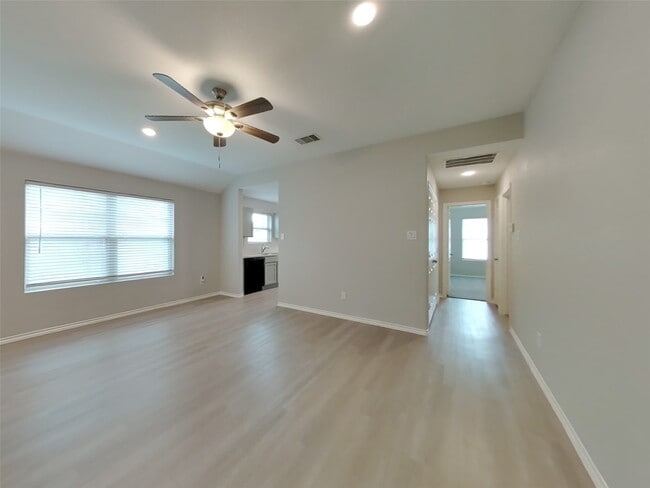 Building Photo - 11151 N Lake Mist Ln