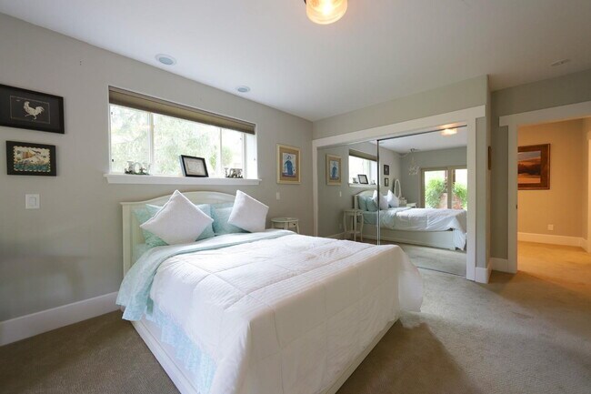 Building Photo - Don't miss this amazing opportunity to rent a higher end home nestled in the trees in the coveted...