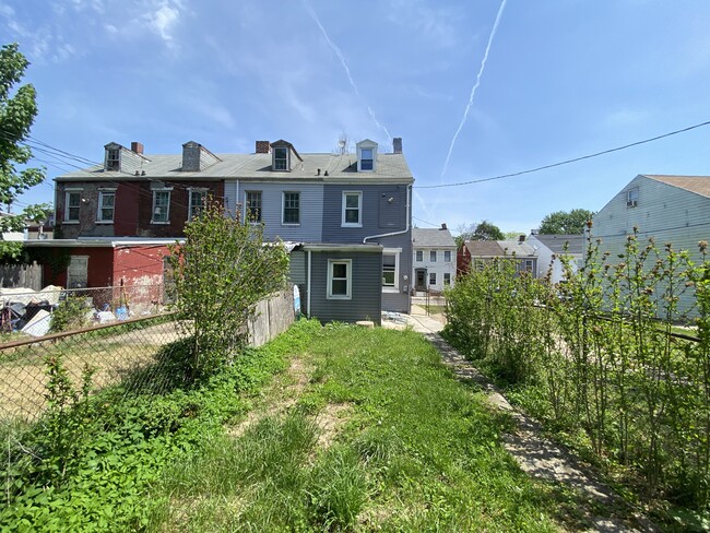 Building Photo - 222 N Pine St