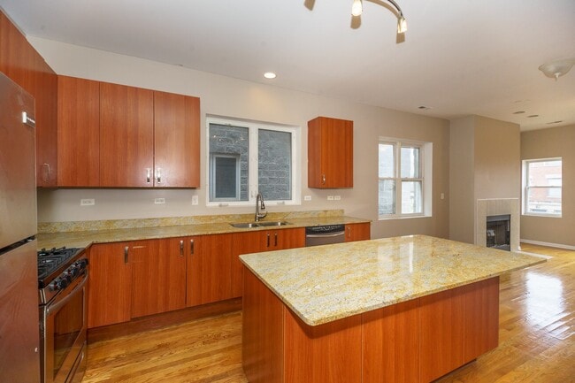 Building Photo - 4433 S Calumet Ave