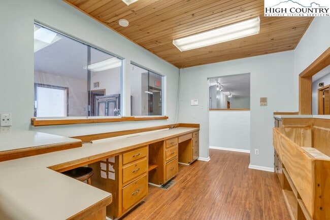 Building Photo - 483 NC-105 Extension