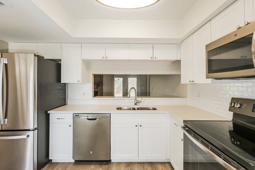 Building Photo - 831 Sunridge Point Dr