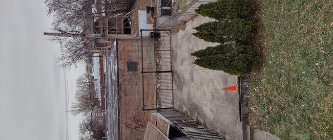 Building Photo - 2717 W Congress Pkwy