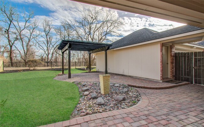 Building Photo - 3730 Arundel Gardens Ln