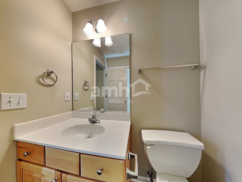 Building Photo - 3321 Dairy Point Dr