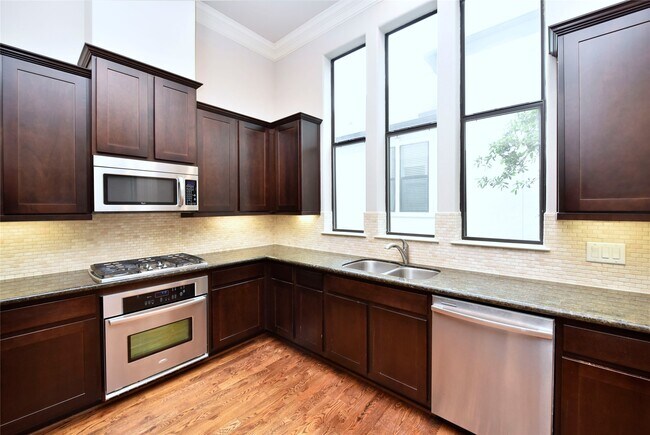 Building Photo - 5813a Kiam St