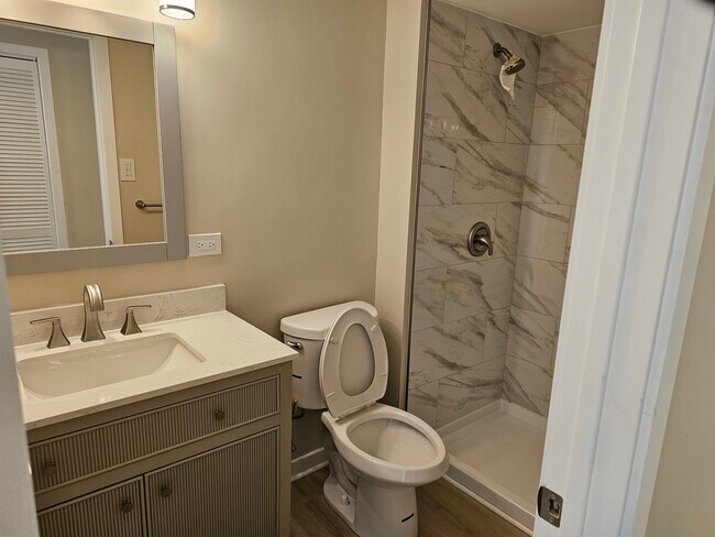 Building Photo - 3900 W 95th St