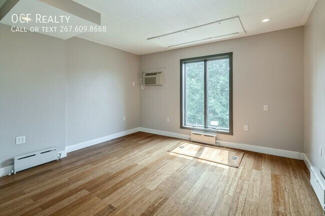 Building Photo - 2553 Salmon St