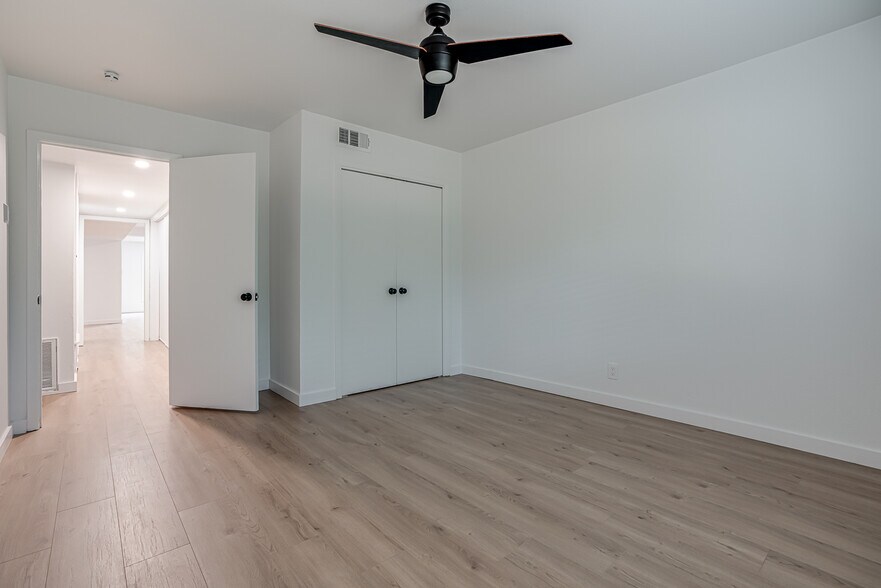 Building Photo - 568 W Quill Dr