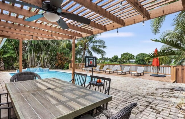 Building Photo - 3351 NW 67th St