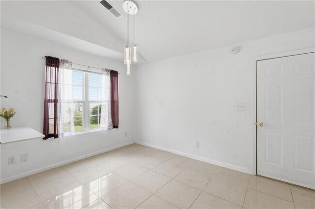 Building Photo - 575 Chandon Way