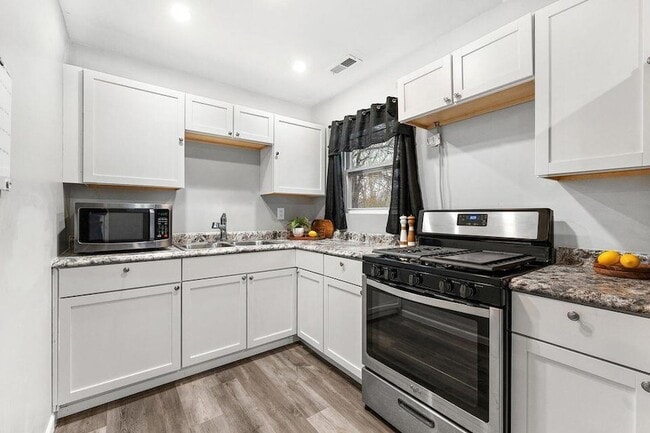 Building Photo - 4138 W 20th Ave