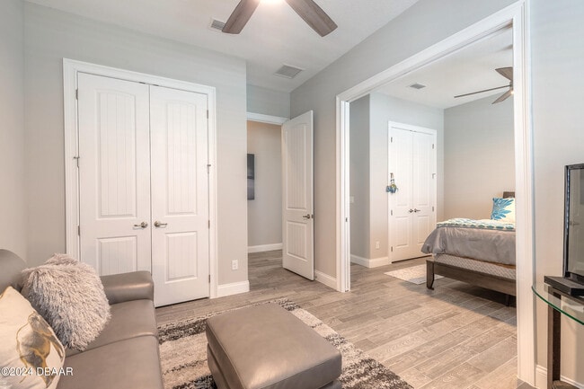 Building Photo - 205 Cyan Ave