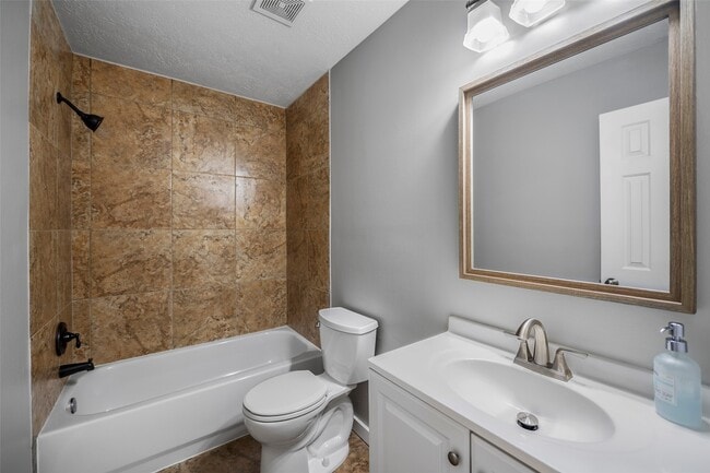 Building Photo - 20431 Fairfield Park Way