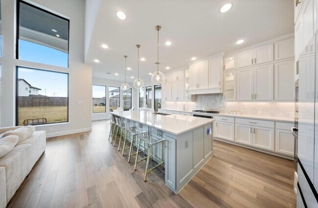 Building Photo - 9018 Orchard Cv