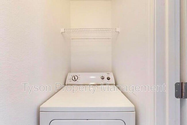 Building Photo - 1033 Desert Paintbrush Loop