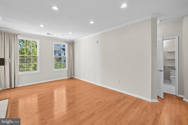 Building Photo - 4951 Brenman Park Dr