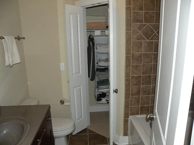 Building Photo - 2/2.5 Townhome w/ Balcony in Great Location Close to GA Tech, Midtown, and Buckhead!