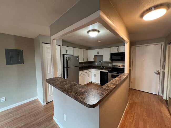 Building Photo - 1 Bedroom 1 Bathroom Apartment in East Denver **Move-In Special**
